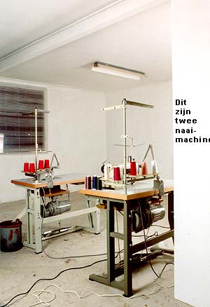 Foto twee naaimachines